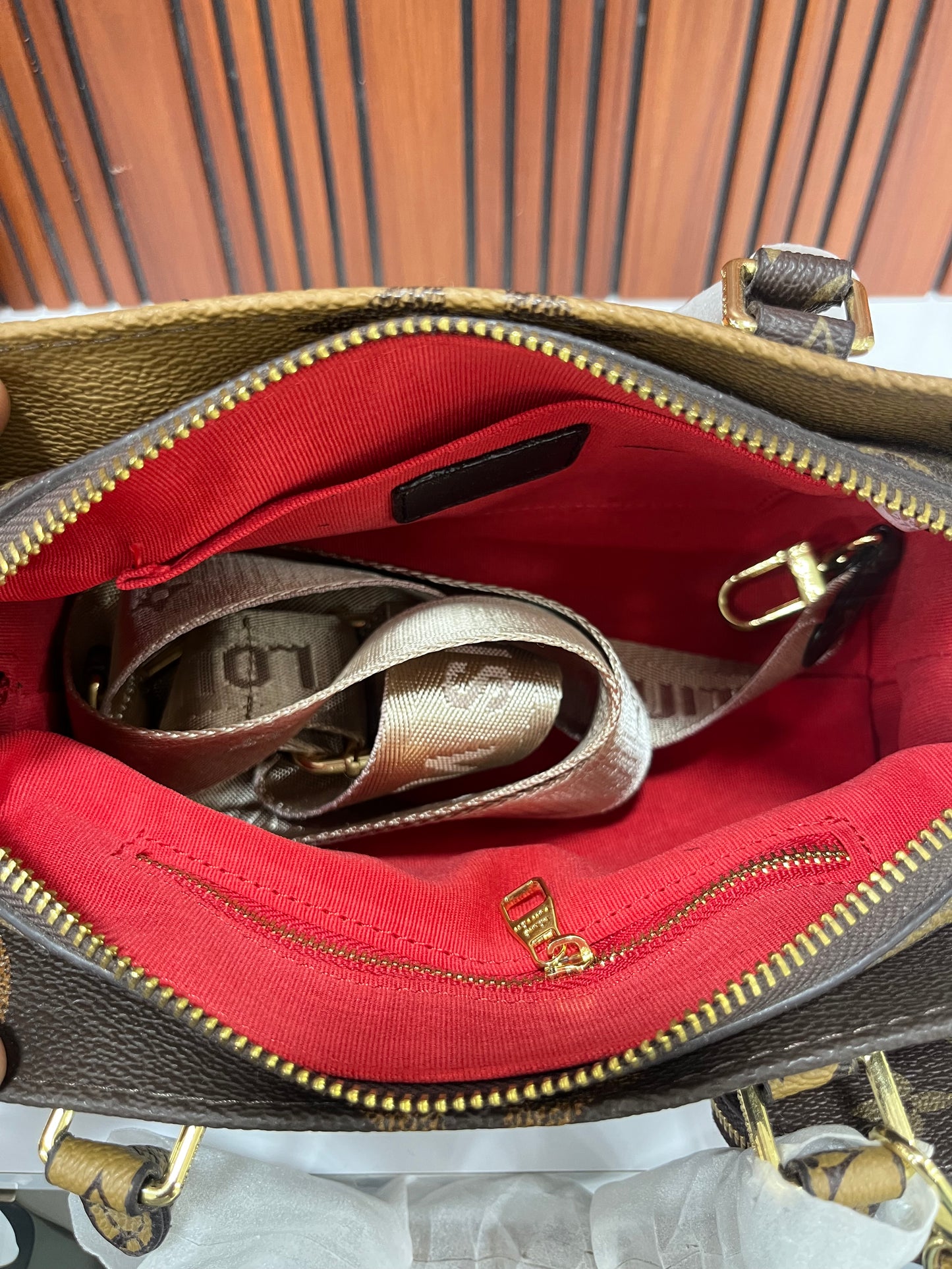 Women (FC)LV OnTheGo East West Handbags